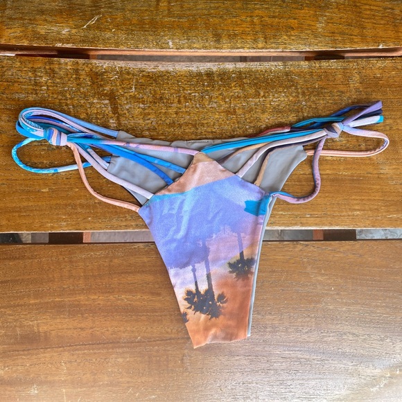 San Lorenzo Bikini Bottoms - Picture 1 of 3